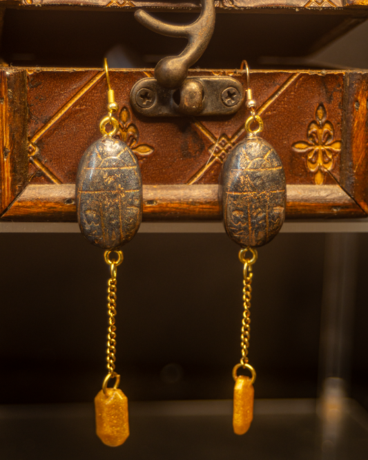 Khepri Dawn - Scarab earrings in black resin with golden highlights